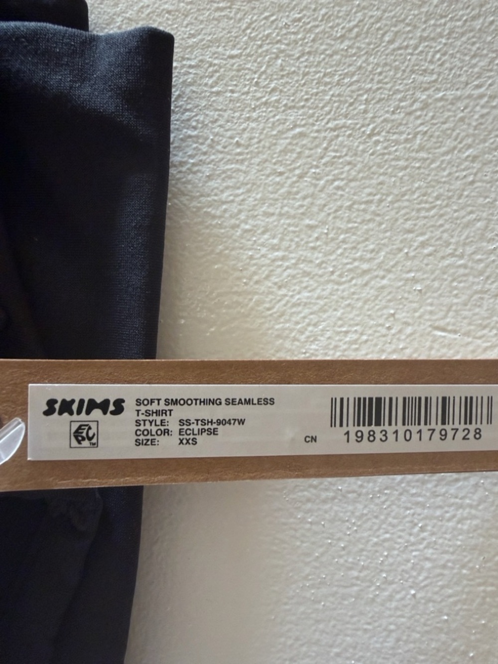 SKIMS Smoothing Tee - Picture 4 of 5